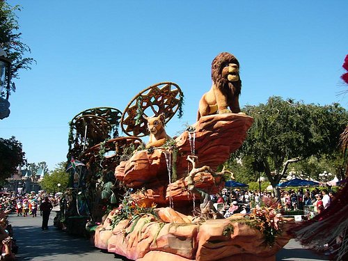 paradeatdisneykinglions.JPG