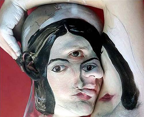 strange_2face_bodypainting.jpg